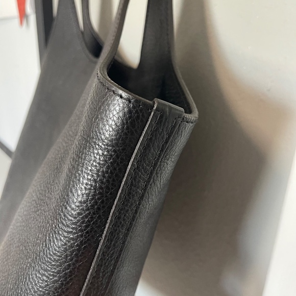 Lindquist Big Ama in Black - Picture 11 of 15